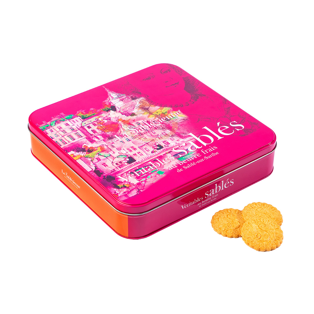  Biscuits sablés nature, pépites de chocolat, pépites de caramel et pépites de framboise - Coffret métal "Le Château"-  400g