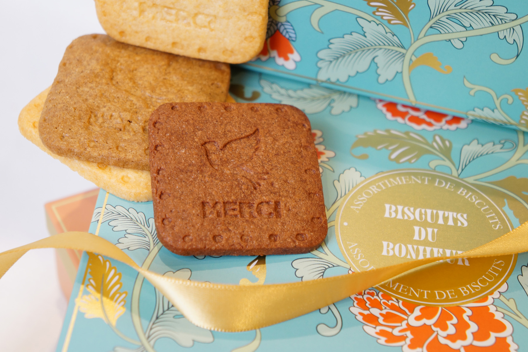 Biscuits sablés spéculoos, nature pur beurre et tout chocolat - Boîte métal "Assortiment Biscuits du bonheur" - 295g