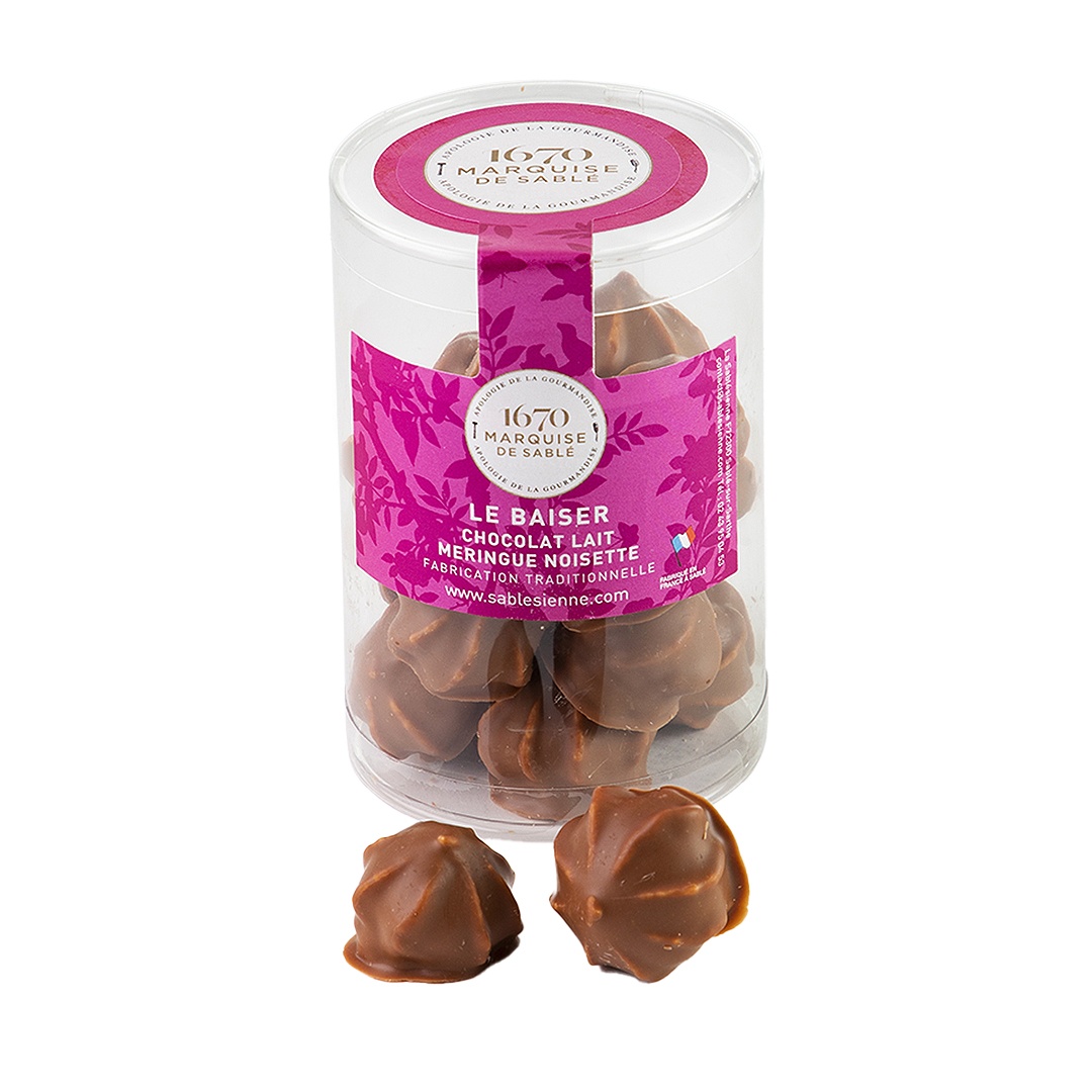 Hazelnut meringues coated with milk chocolate - "Les Baisers" 100g