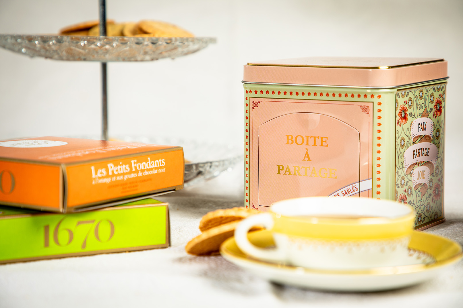 Biscuits sablés nature pur beurre frais et pépites de framboise - Mini boîte métal distributrice "Boîte à partage" 200g