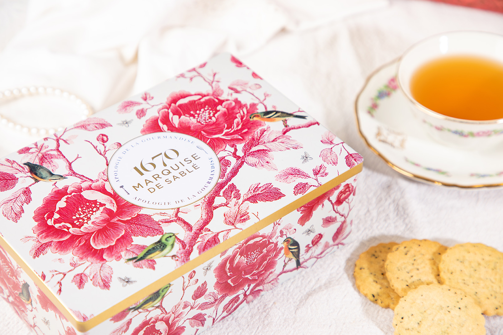 Biscuits sablés au thé bergamote, pomme et caramel, et aux pépites de framboise - Boîte métal "Oisellerie" 300g